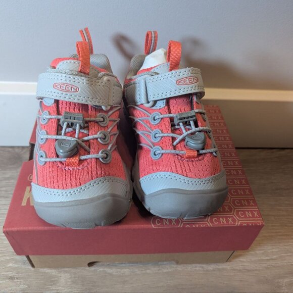 unisex-child KEEN Little Kid's Chandler CNX Hiking Sneaker, Drizzle/Dubarry, 8 L - Picture 3 of 8